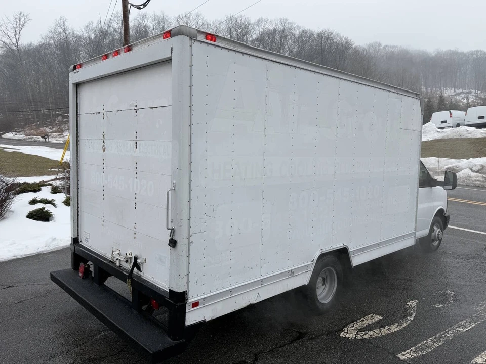 2009 Chevrolet Express - Image 6 of 17