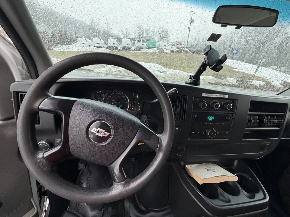 2009 Chevrolet Express - Image 15 of 17