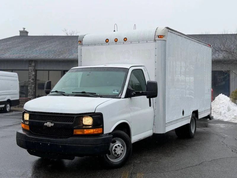 2009 Chevrolet Express - Image 2 of 12