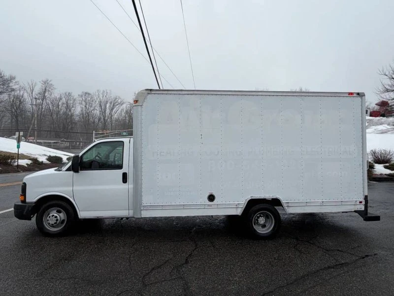 2009 Chevrolet Express - Image 11 of 12