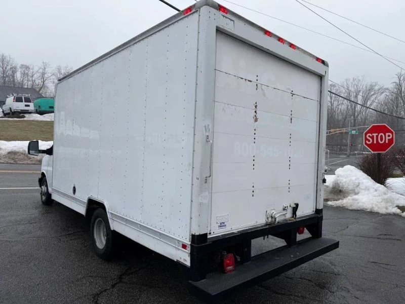 2009 Chevrolet Express - Image 10 of 12