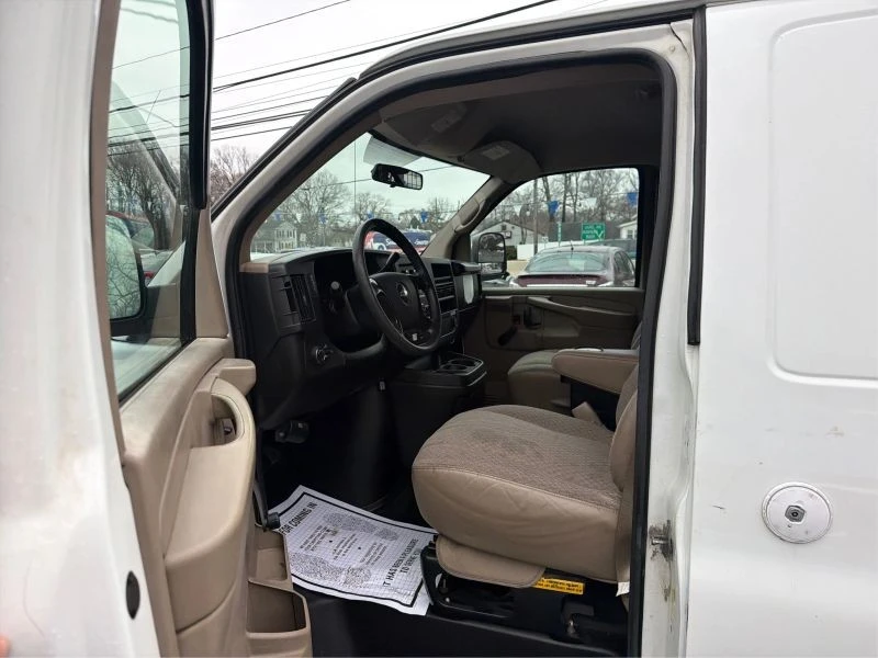 2009 Chevrolet Express - Image 9 of 12