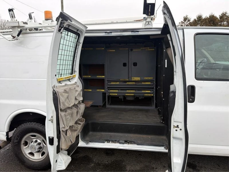 2009 Chevrolet Express - Image 10 of 12