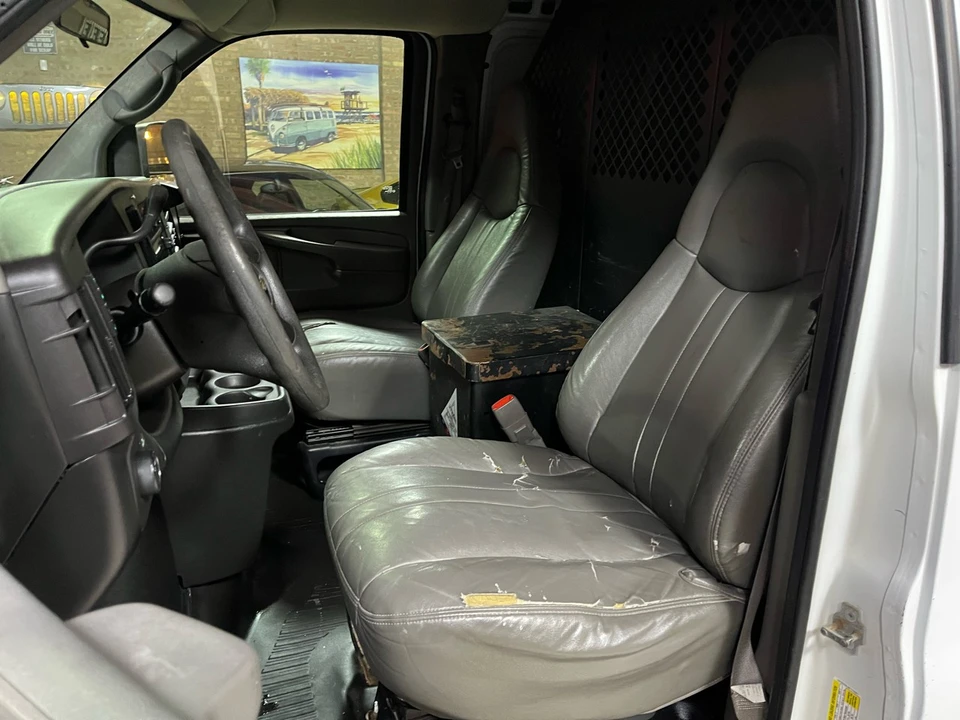 2009 Chevrolet Express - Image 18 of 21