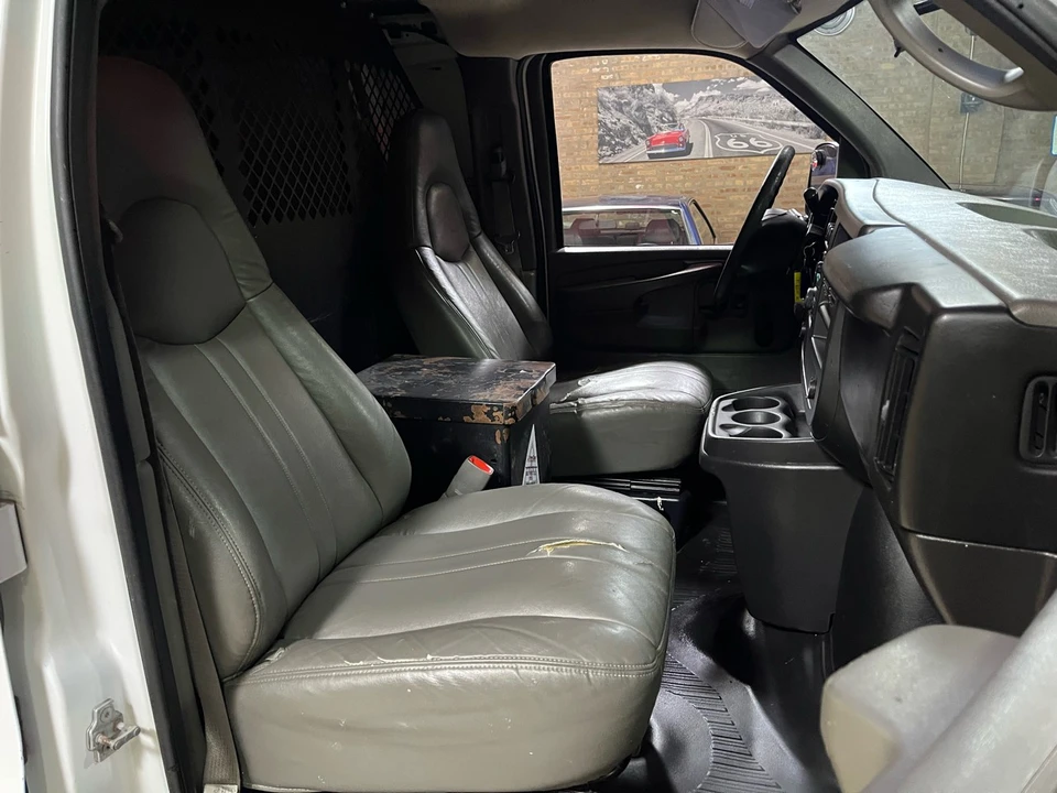 2009 Chevrolet Express - Image 19 of 21