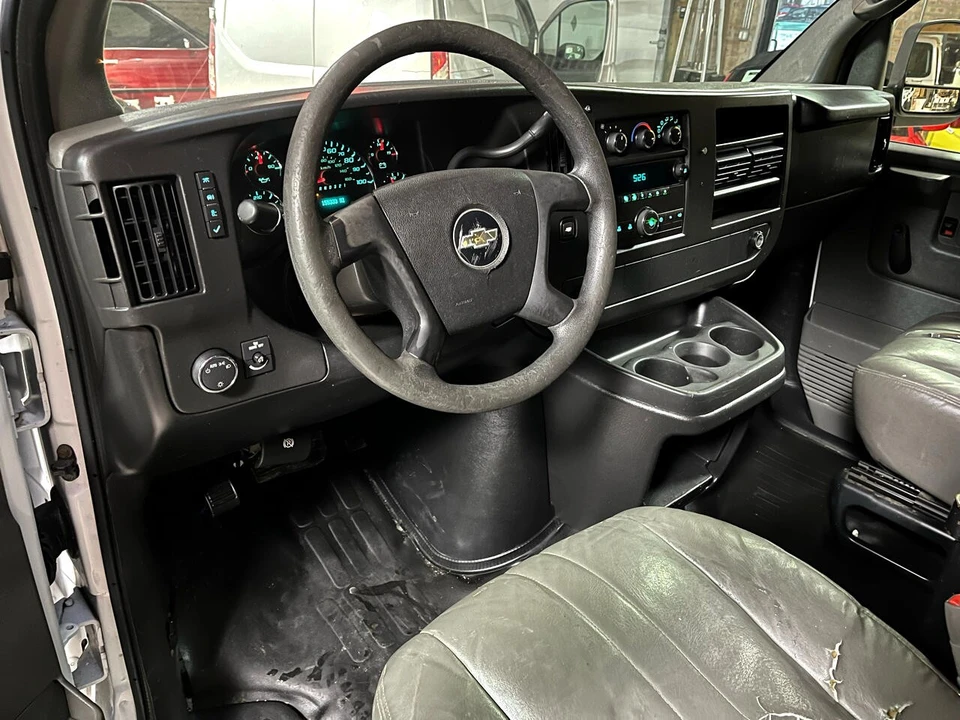 2009 Chevrolet Express - Image 9 of 21