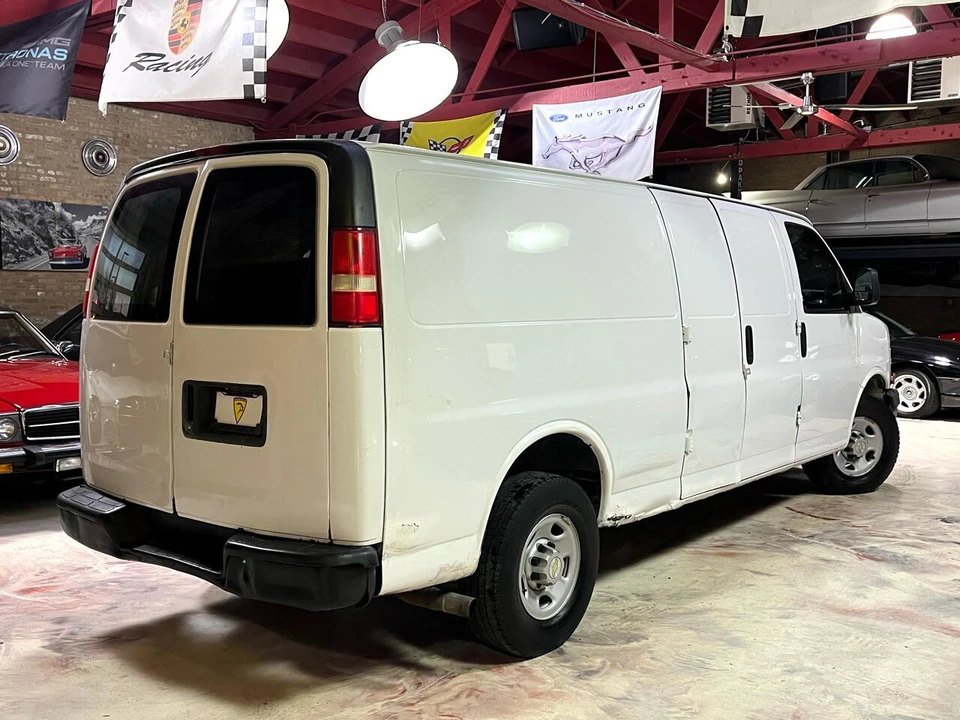 2009 Chevrolet Express - Image 4 of 21