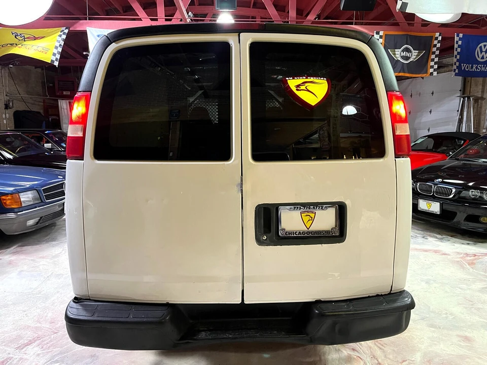 2009 Chevrolet Express - Image 8 of 21