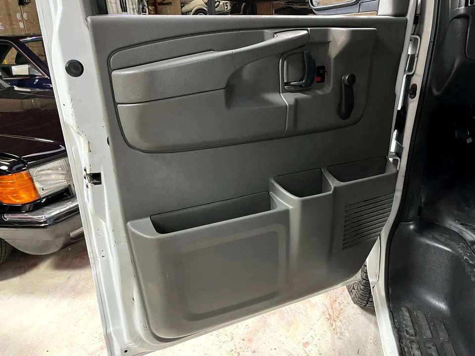 2009 Chevrolet Express - Image 20 of 21