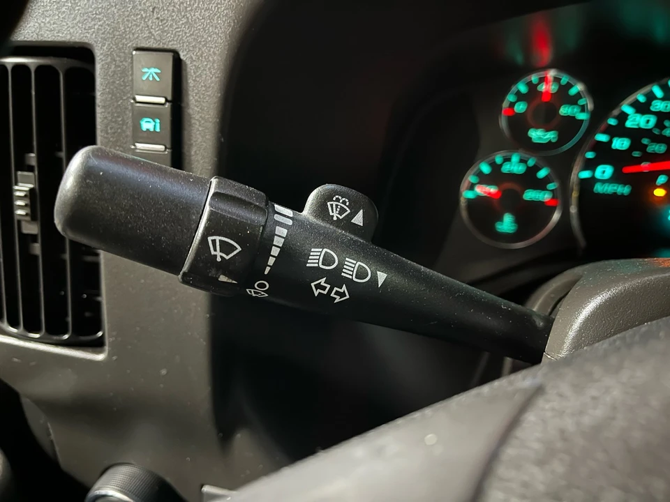 2009 Chevrolet Express - Image 13 of 21