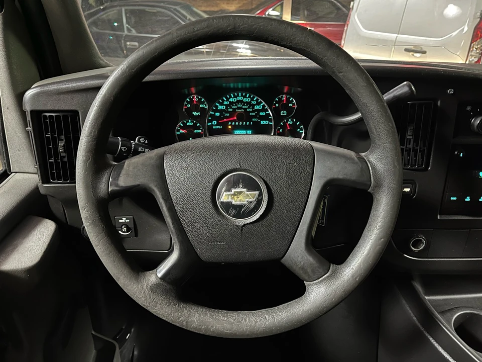 2009 Chevrolet Express - Image 11 of 21