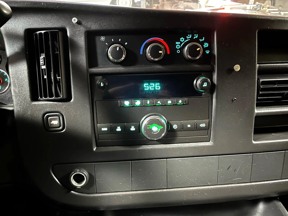 2009 Chevrolet Express - Image 16 of 21