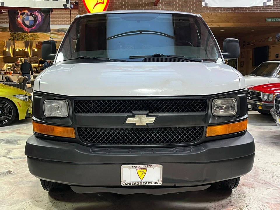 2009 Chevrolet Express - Image 2 of 21