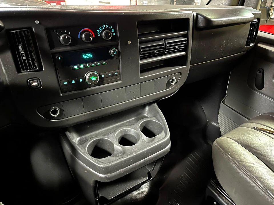 2009 Chevrolet Express - Image 15 of 21