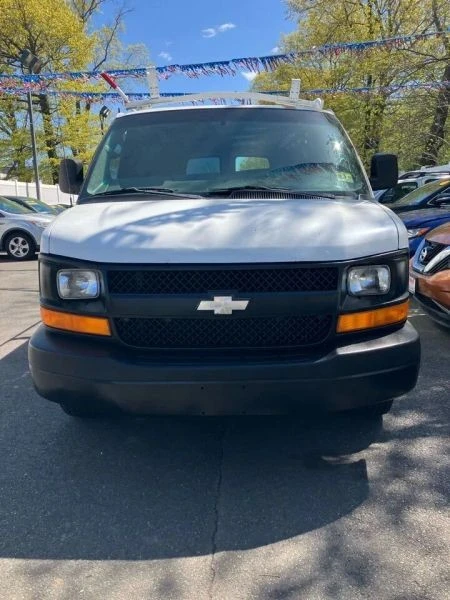 2009 Chevrolet Express - Image 2 of 11