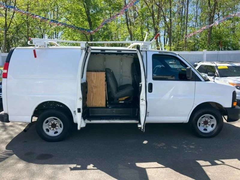 2009 Chevrolet Express - Image 5 of 11