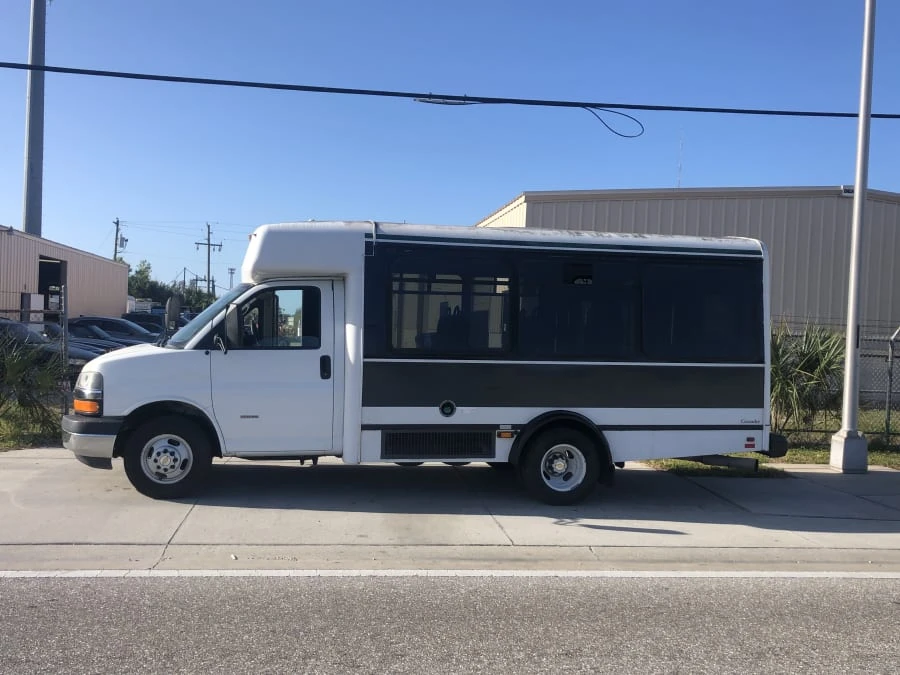2009 Chevrolet Express - Image 5 of 6