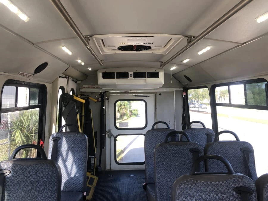 2009 Chevrolet Express - Image 3 of 6