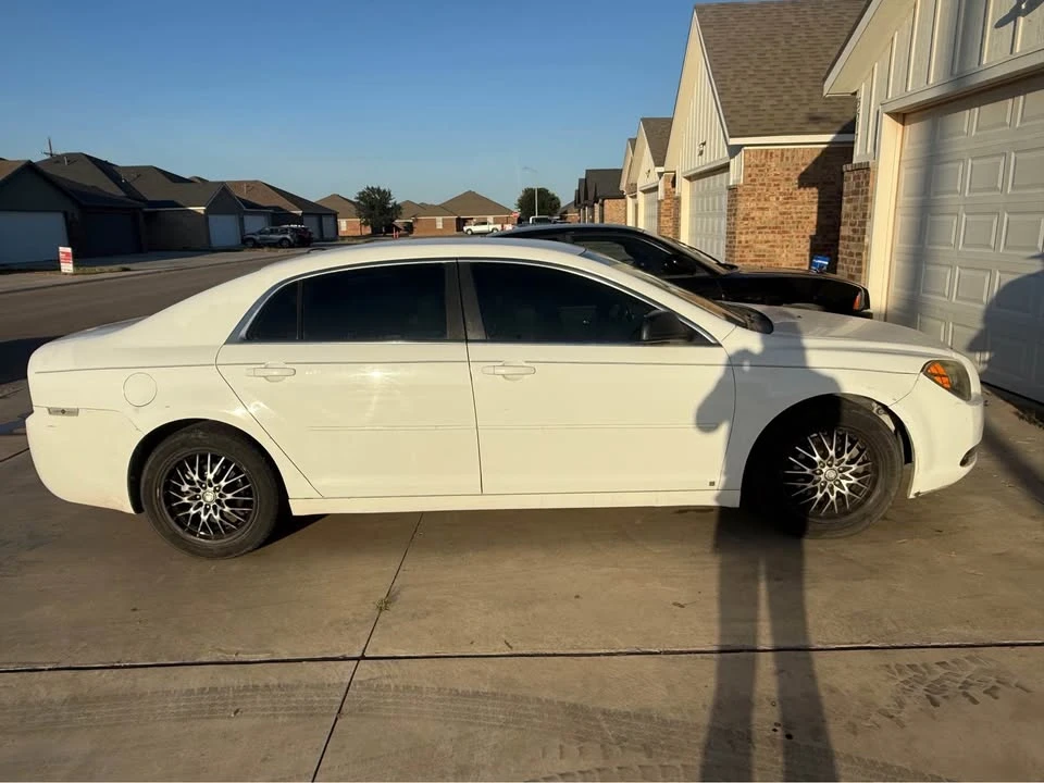 2009 Chevrolet Malibu - Image 2 of 6