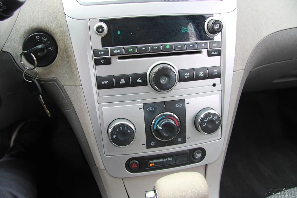 2009 Chevrolet Malibu - Image 16 of 21