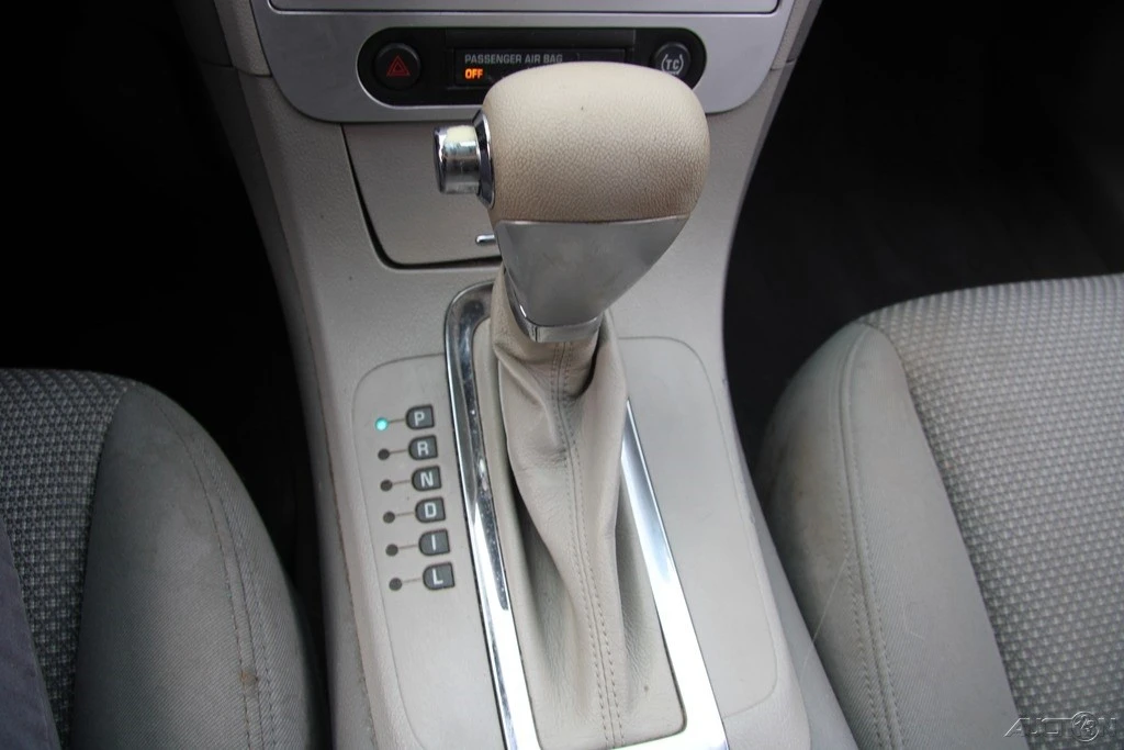 2009 Chevrolet Malibu - Image 17 of 21