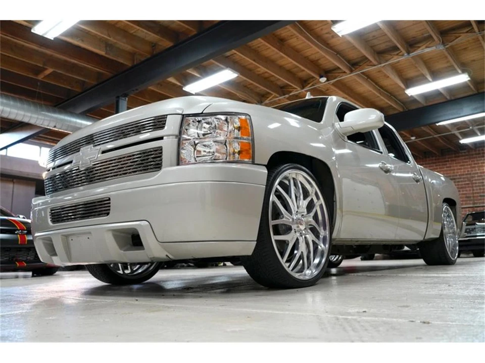 2009 Chevrolet Silverado 2nd Gen - Image 2 of 31