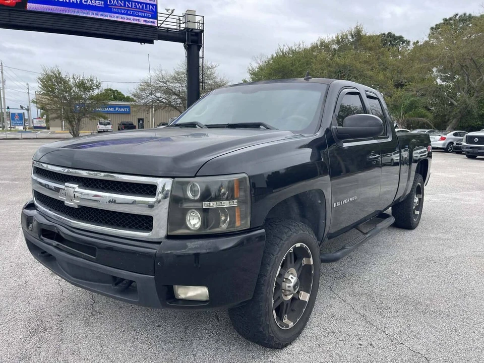 2009 Chevrolet Silverado 2nd Gen - Image 2 of 21