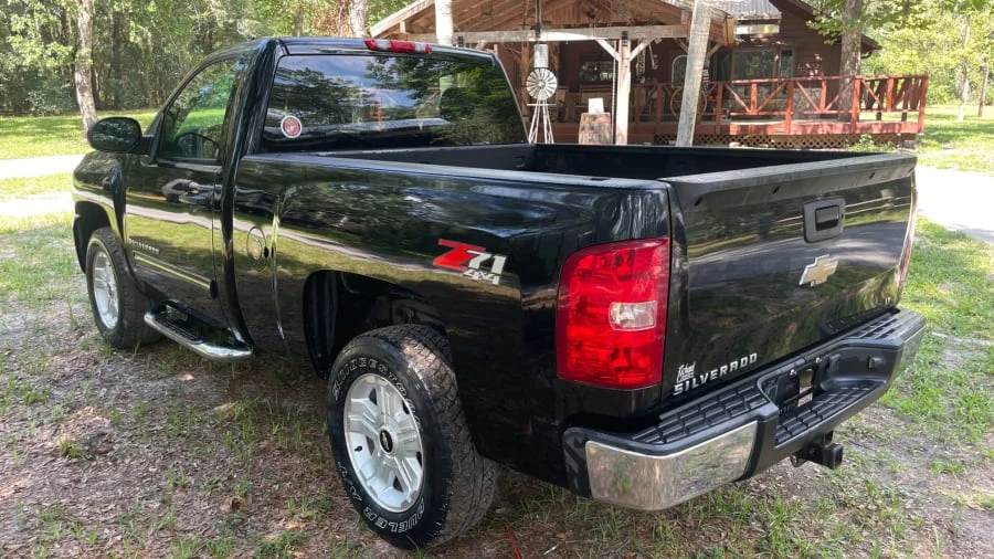 2009 Chevrolet Silverado 2nd Gen - Image 2 of 12