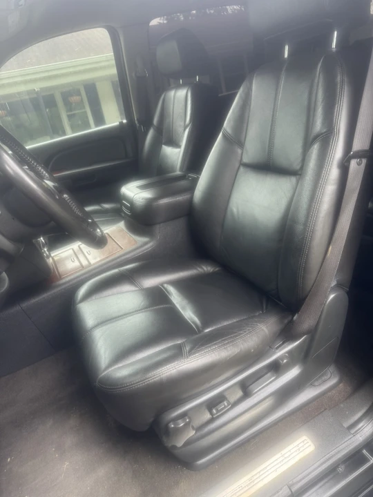2009 Chevrolet Suburban 10th Gen - Image 19 of 31