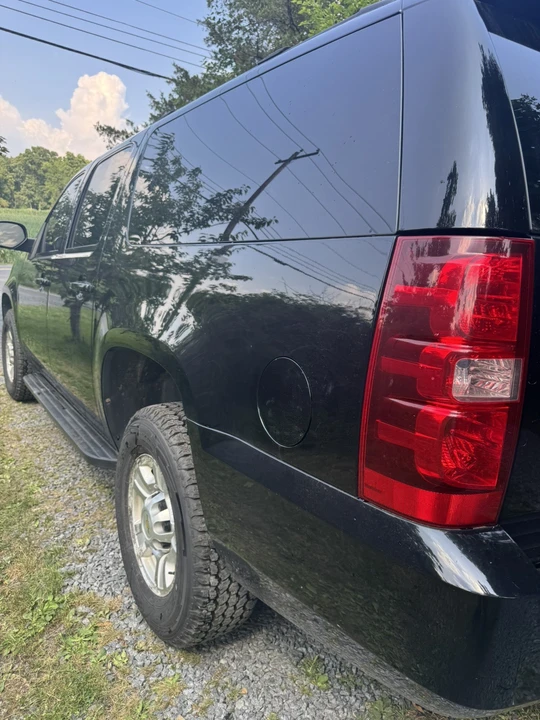 2009 Chevrolet Suburban 10th Gen - Image 3 of 25