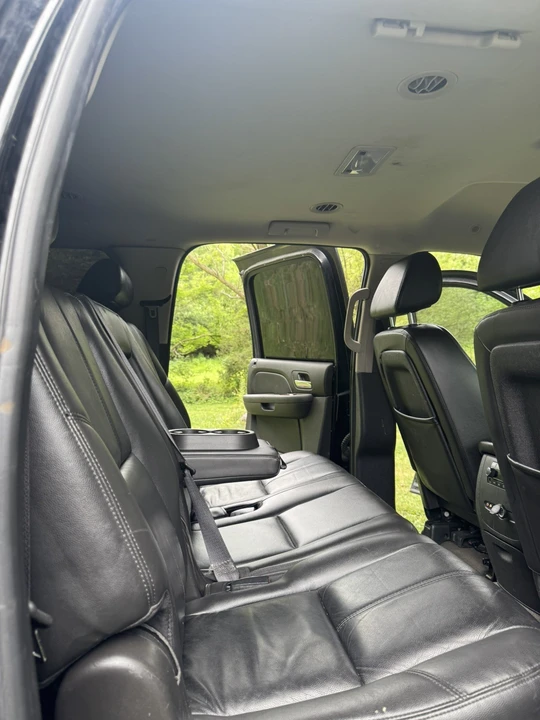 2009 Chevrolet Suburban 10th Gen - Image 18 of 31