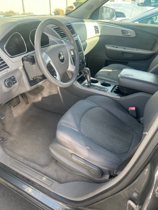 2009 Chevrolet Traverse - Image 6 of 8