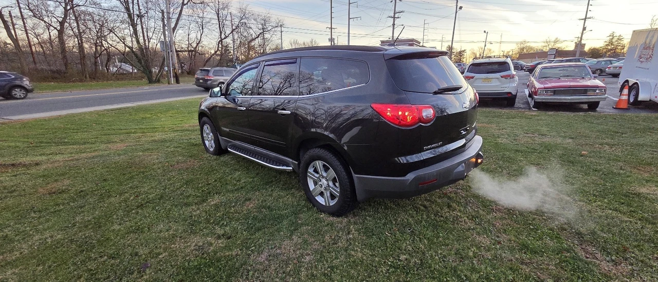 2009 Chevrolet Traverse - Image 3 of 21