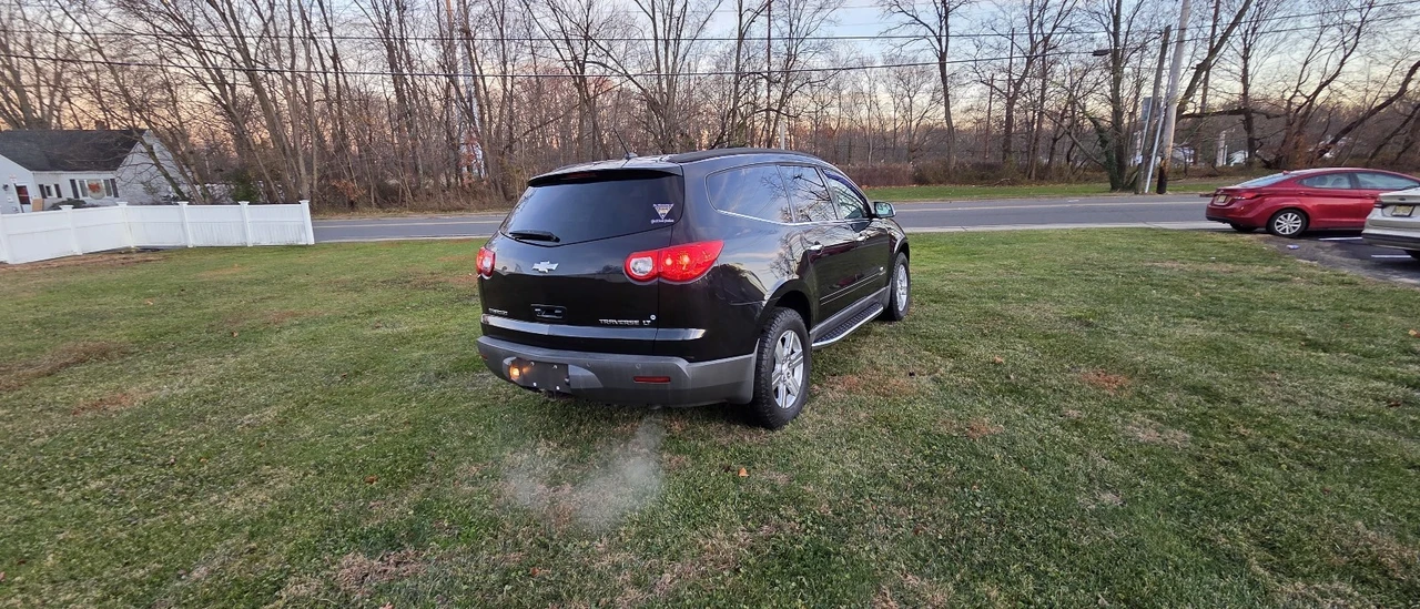 2009 Chevrolet Traverse - Image 2 of 21