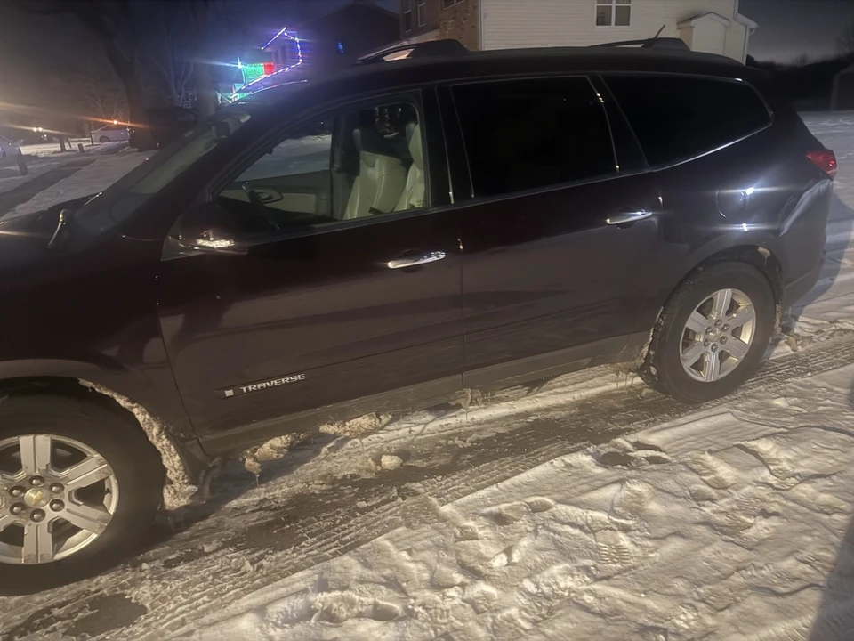 2009 Chevrolet Traverse - Image 3 of 4