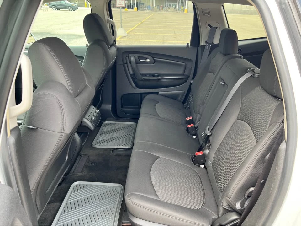 2009 Chevrolet Traverse - Image 6 of 10