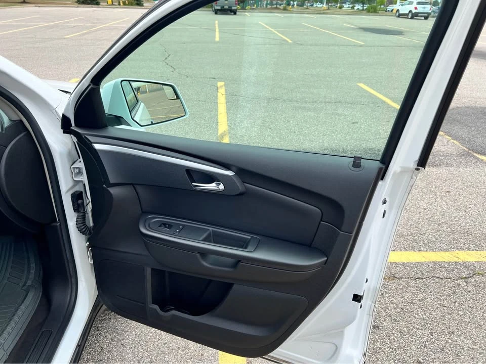 2009 Chevrolet Traverse - Image 3 of 10