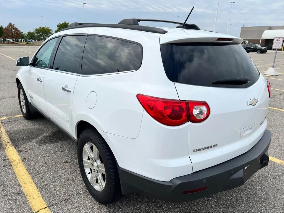 2009 Chevrolet Traverse - Image 9 of 10