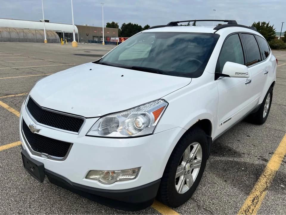 2009 Chevrolet Traverse - Image 2 of 10