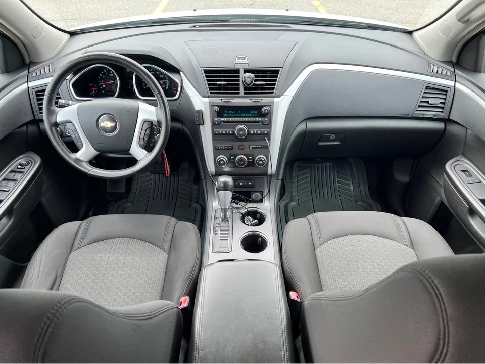 2009 Chevrolet Traverse - Image 5 of 10