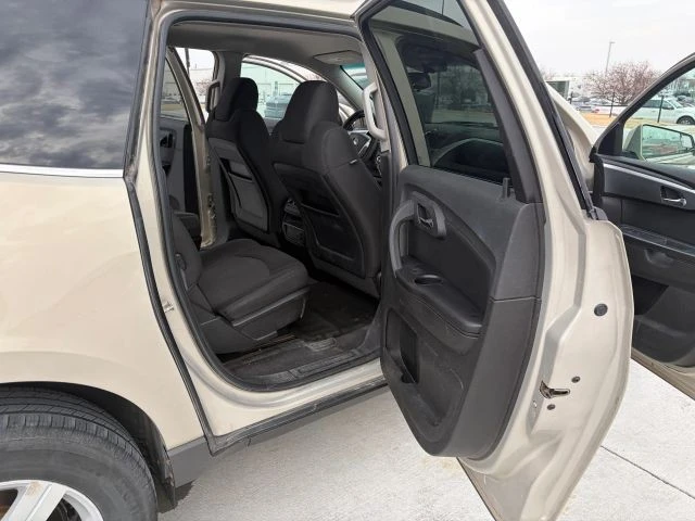 2009 Chevrolet Traverse - Image 12 of 17
