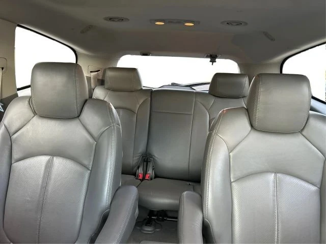 2009 Chevrolet Traverse - Image 15 of 21