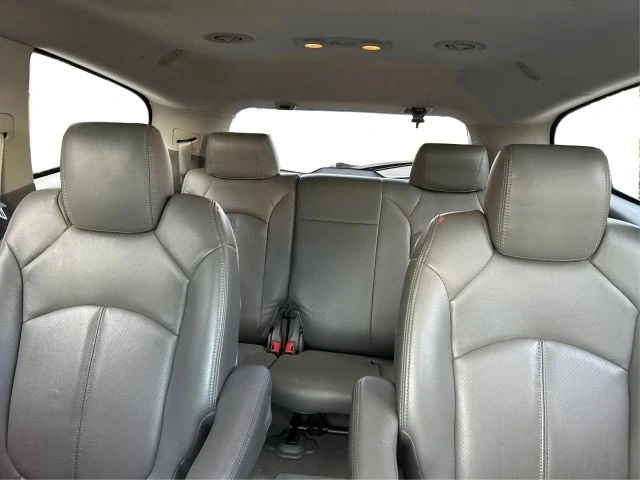2009 Chevrolet Traverse - Image 15 of 21