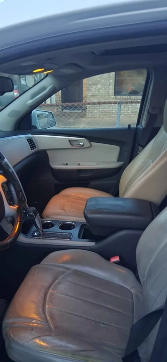 2009 Chevrolet Traverse - Image 3 of 4