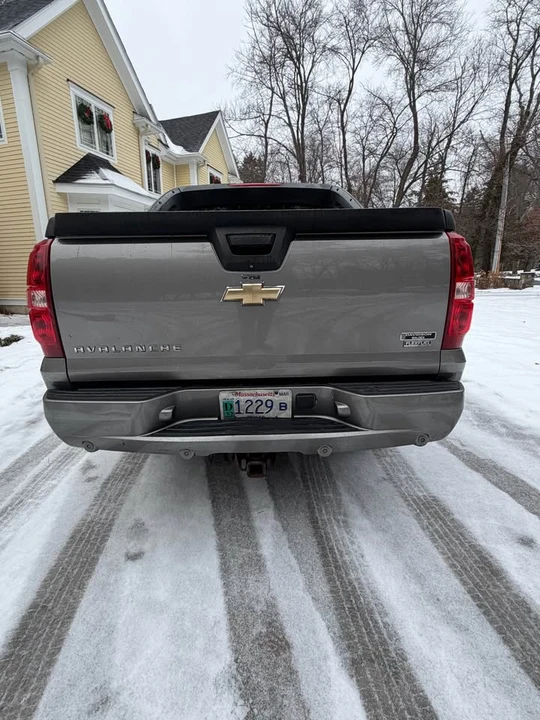 2009 Chevrolet Avalanche - Image 5 of 18