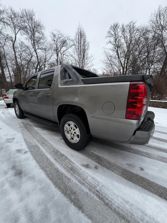 2009 Chevrolet Avalanche - Image 4 of 18