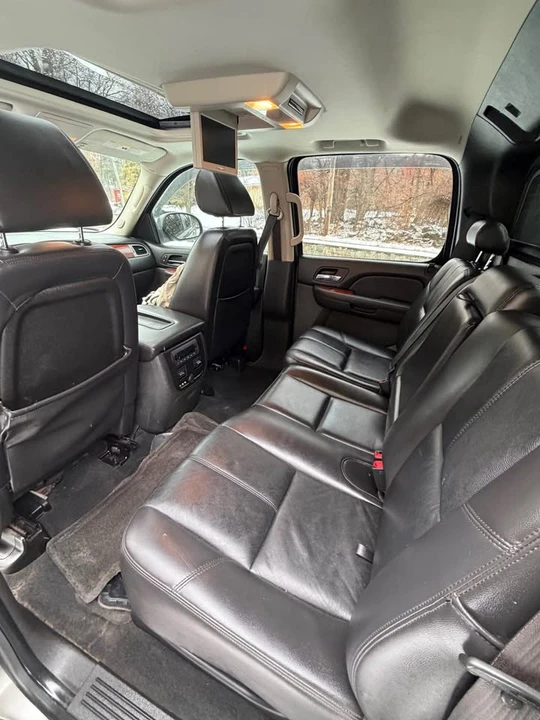 2009 Chevrolet Avalanche - Image 8 of 18