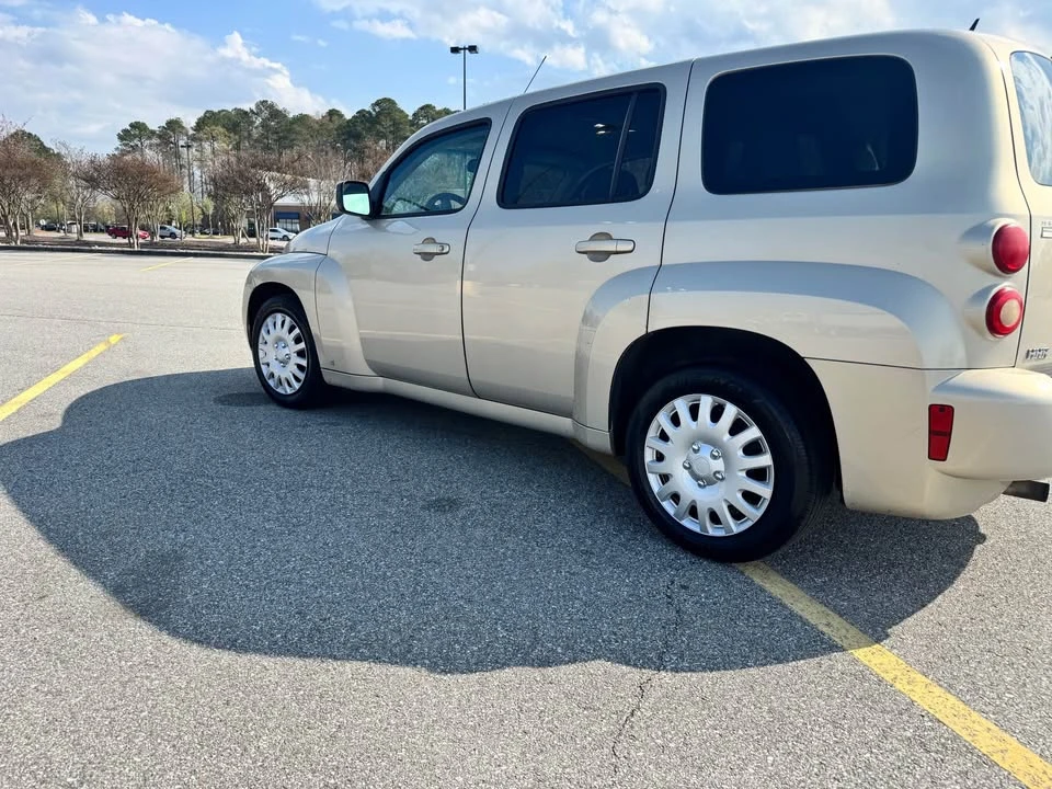 2009 Chevrolet HHR - Image 2 of 7