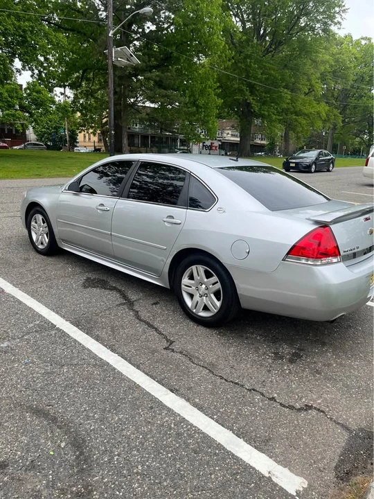 2009 Chevrolet Impala 9th Gen - Image 2 of 13