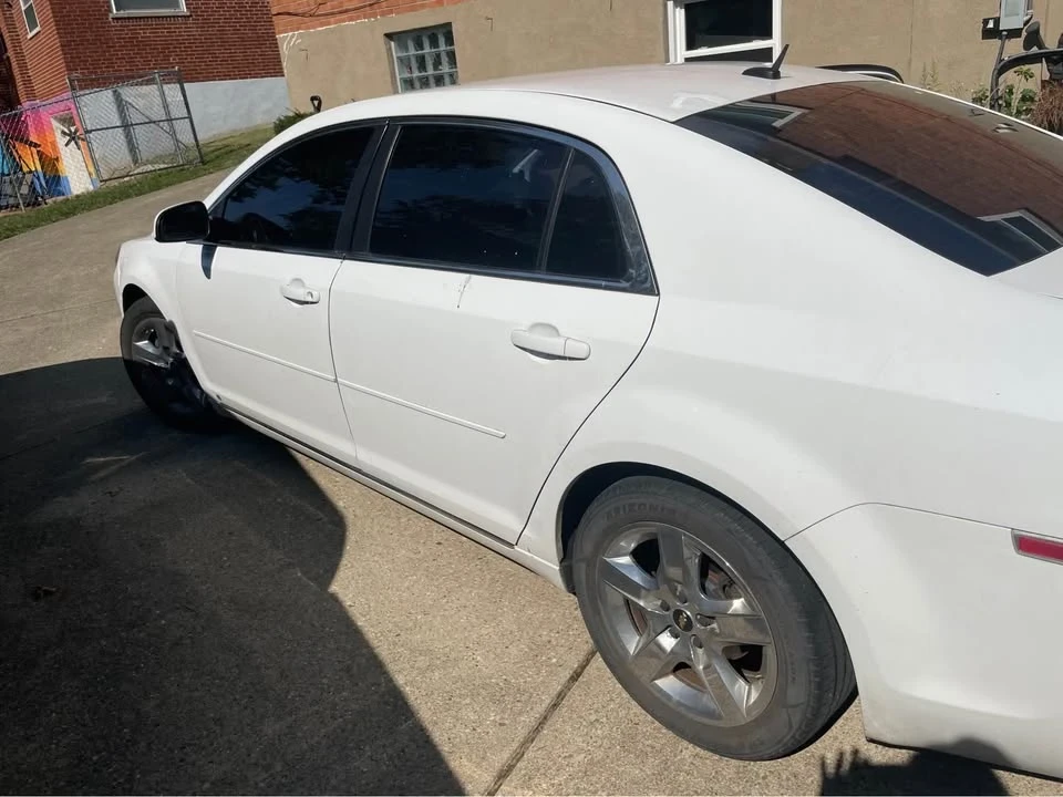 2009 Chevrolet Malibu - Image 2 of 7